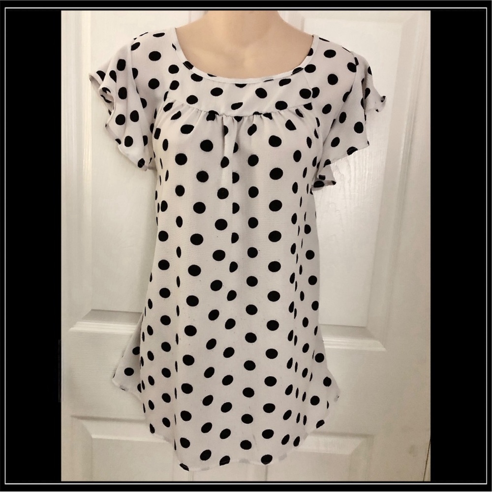 Adara 1X Plus White & Black Polka Dot Flowy Flutter Sleeve Top - Picture 2 of 6